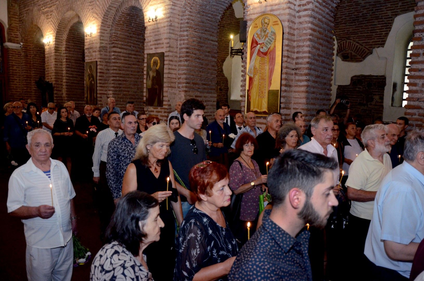 Десетки сведоха глава пред Жорж Ганчев в църквата "Света София" 