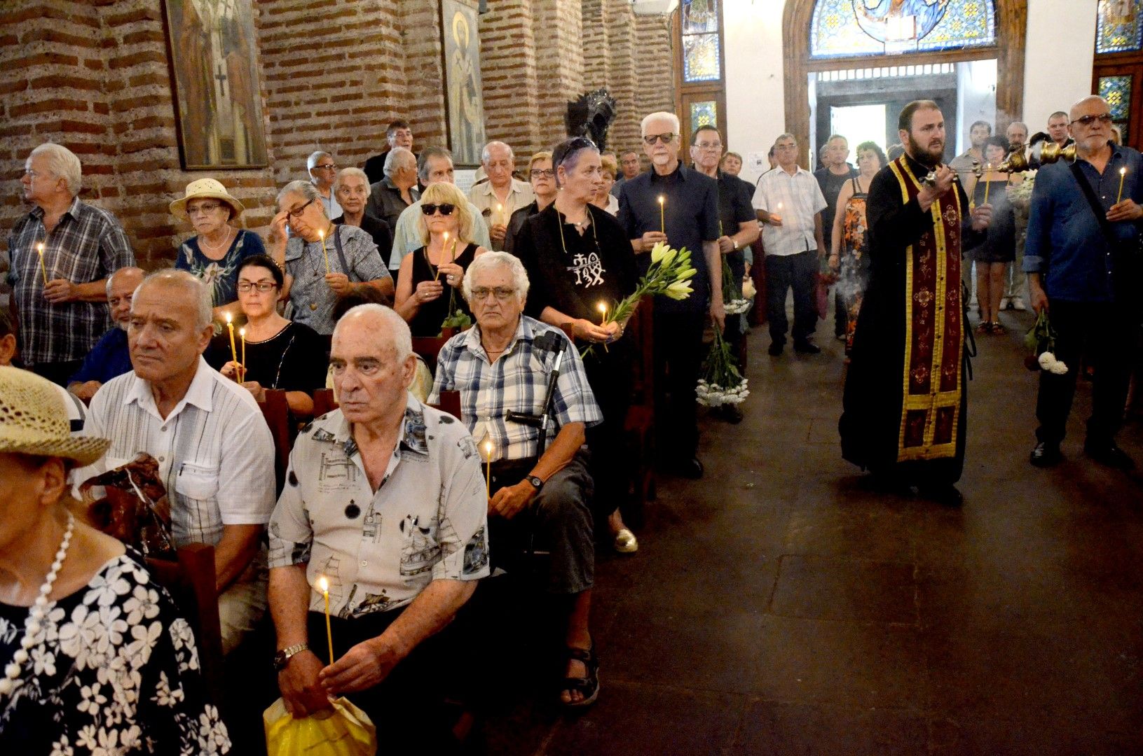 Десетки сведоха глава пред Жорж Ганчев в църквата "Света София"