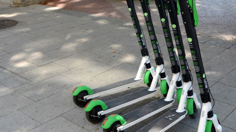 Общинските служители да глобяват с 50 лева хората, които карат