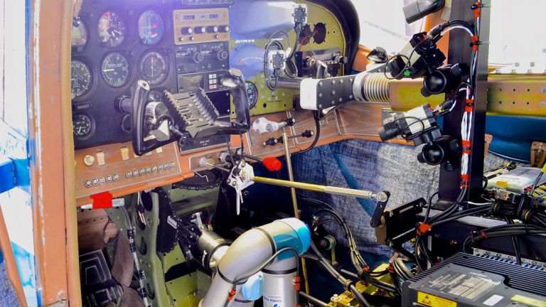 Пентагонът планира да създаде роботи - пилоти на самолети