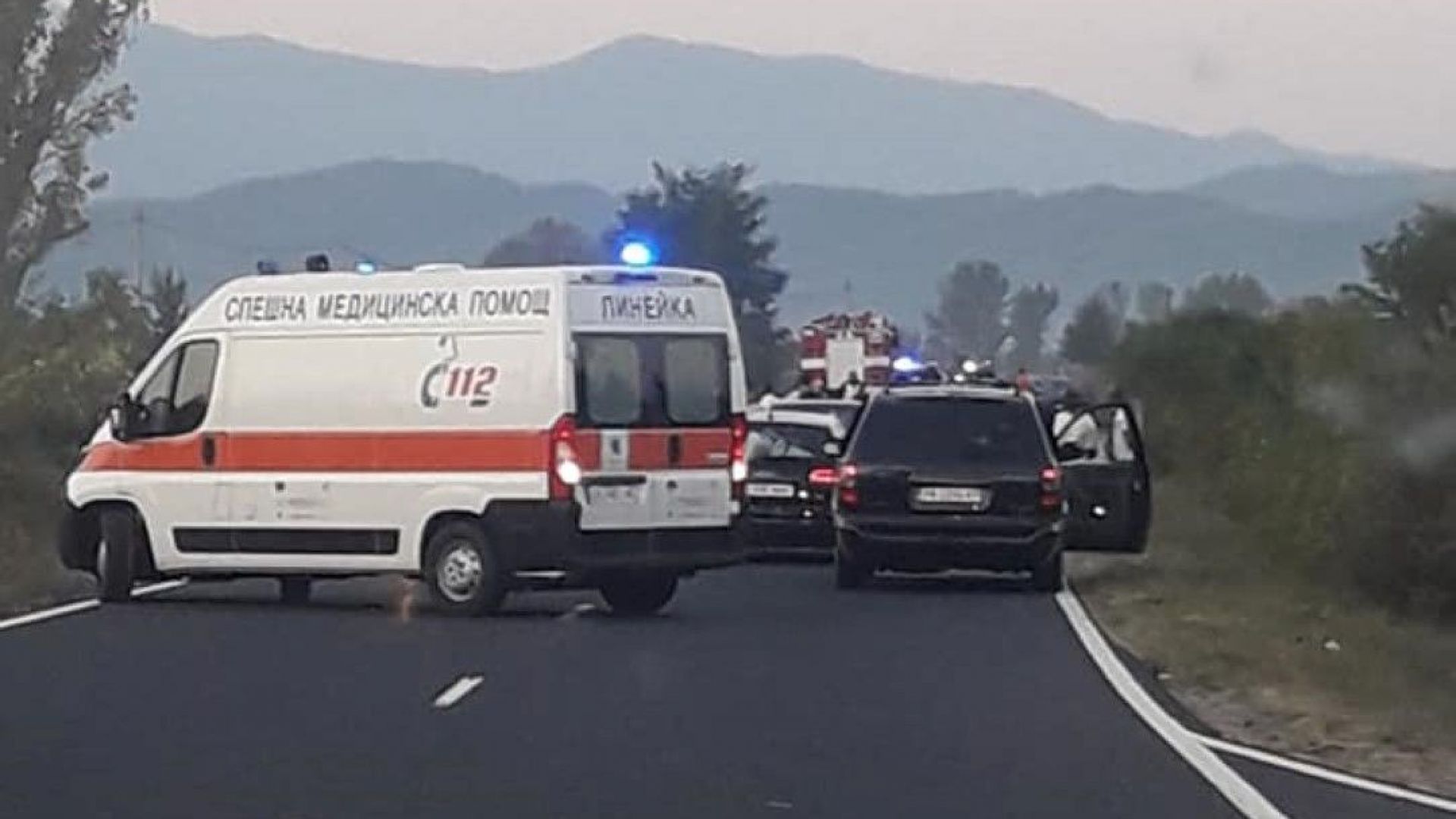 Два леки автомобила с кърджалийска регистрация Пежо и Опел