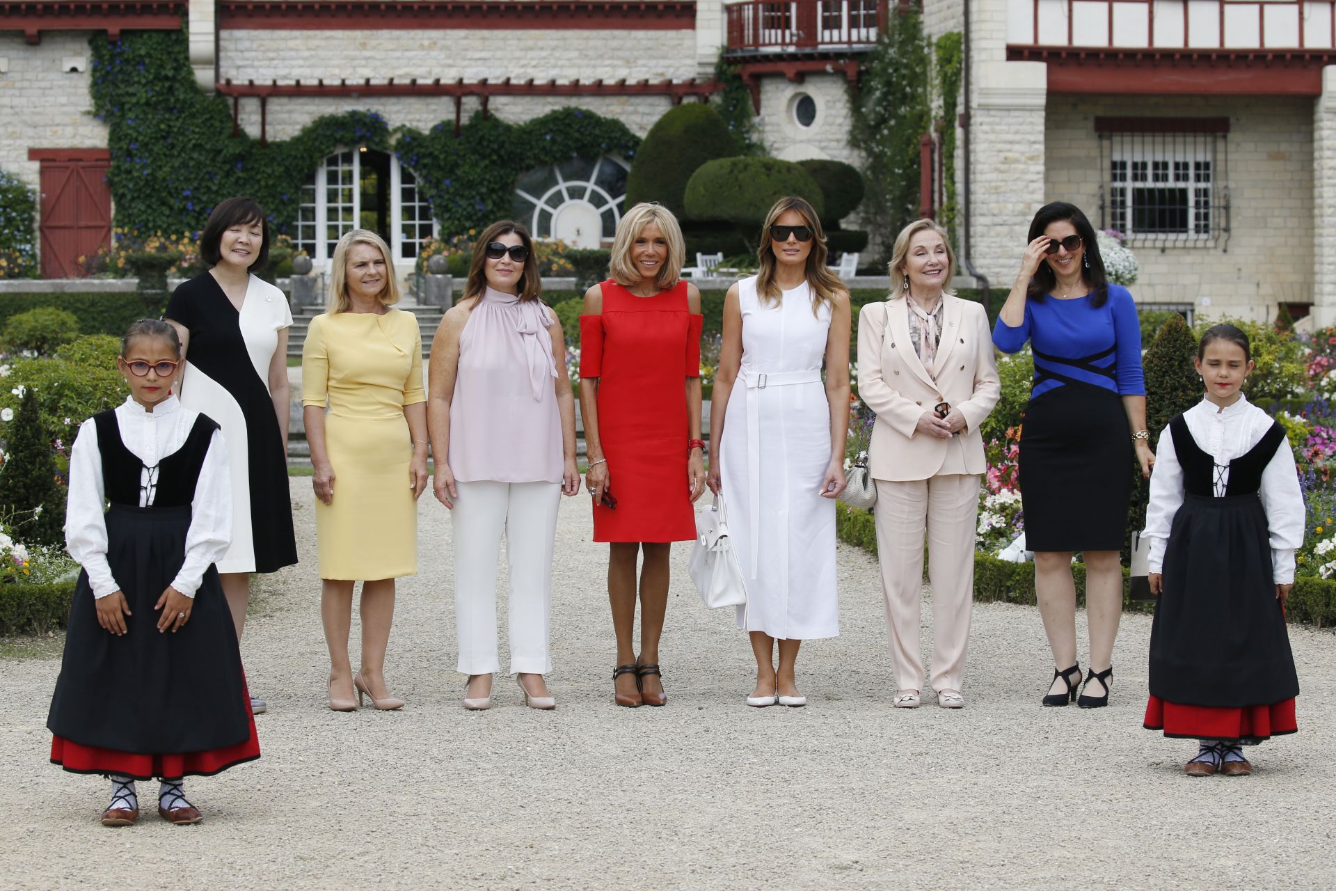 Бриджит Макрон, Мелания Тръмп с други съпруги на лидерите на Г-7