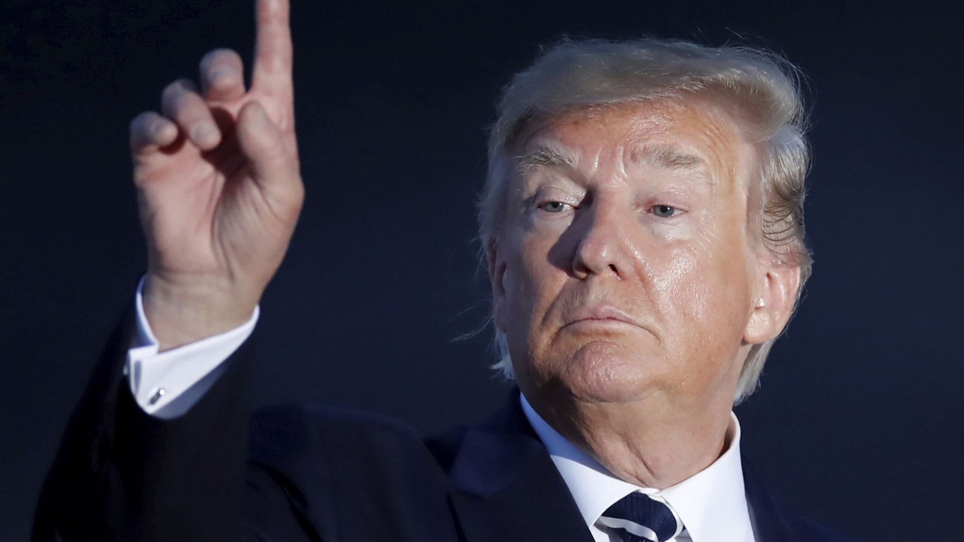 Президентът Доналд Тръмп предложил да се хвърлят ядрени бомби срещу