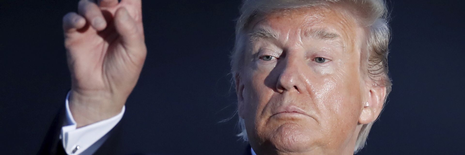 Тръмп предложил да се хвърлят ядрени бомби срещу ураганите