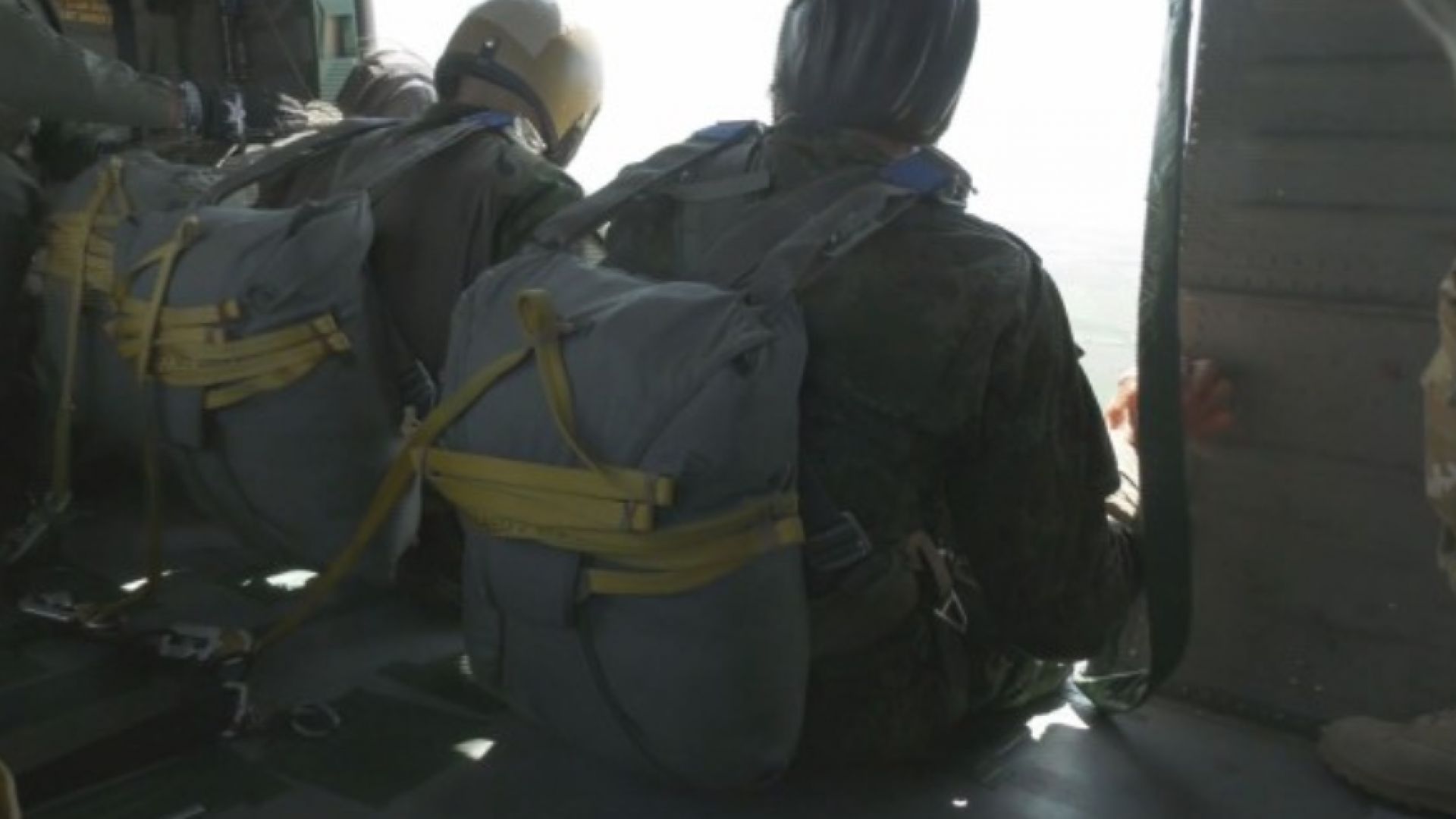 Български командоси от специалните сили преминават през екстремна подготовка със