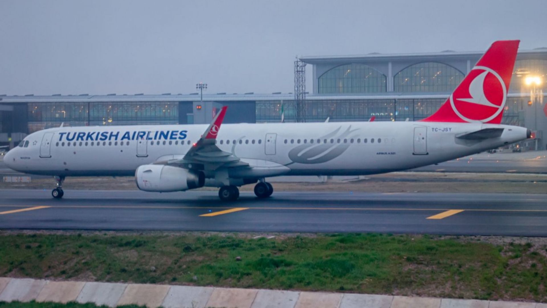 Най голямото летище в Европа на 40 километра северно от 15 милионния