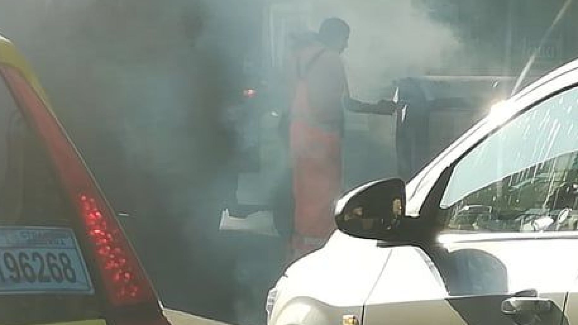 Камион за боклук опуши центъра на София видя репортер на