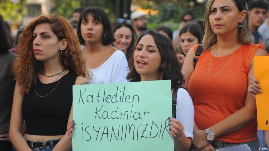 На много места в Турция се проведоха демонстрации срещу насилието над жени
