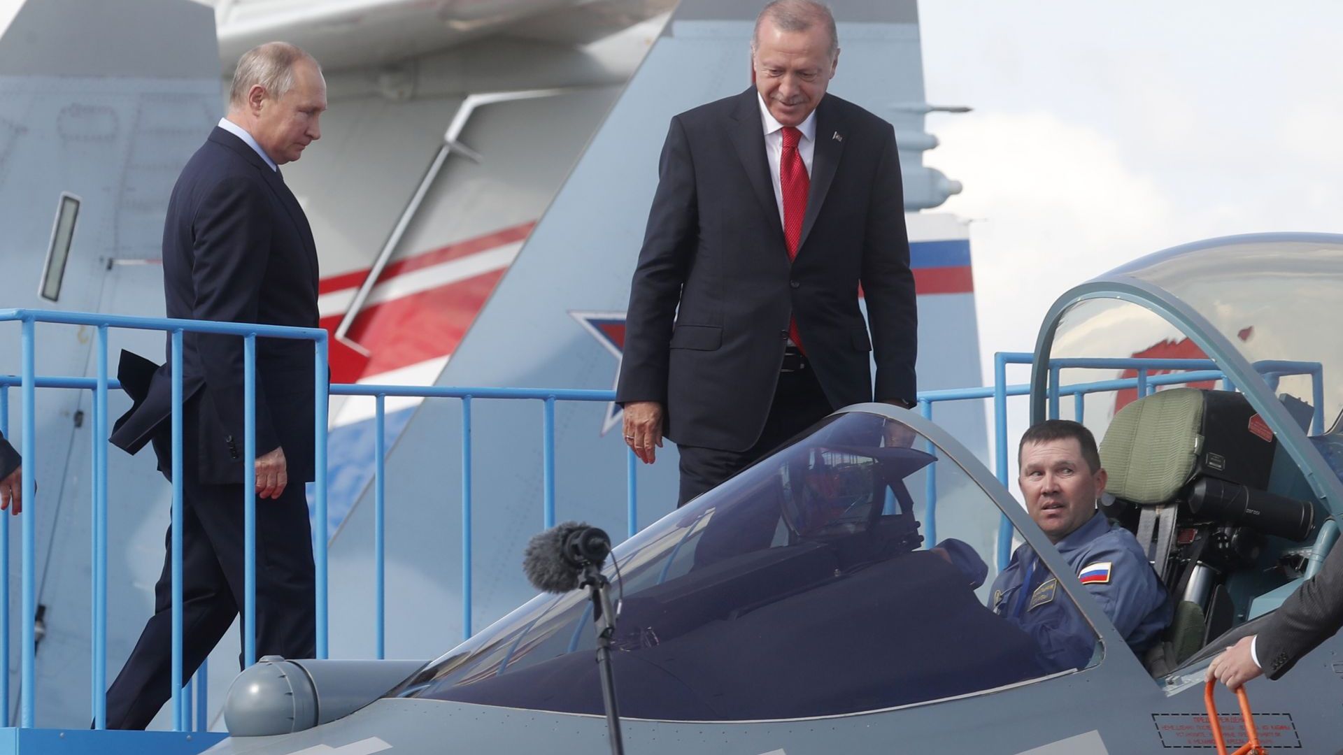 Путин качи Ердоган на СУ-57 и го почерпи с руски сладолед (снимки, видео)