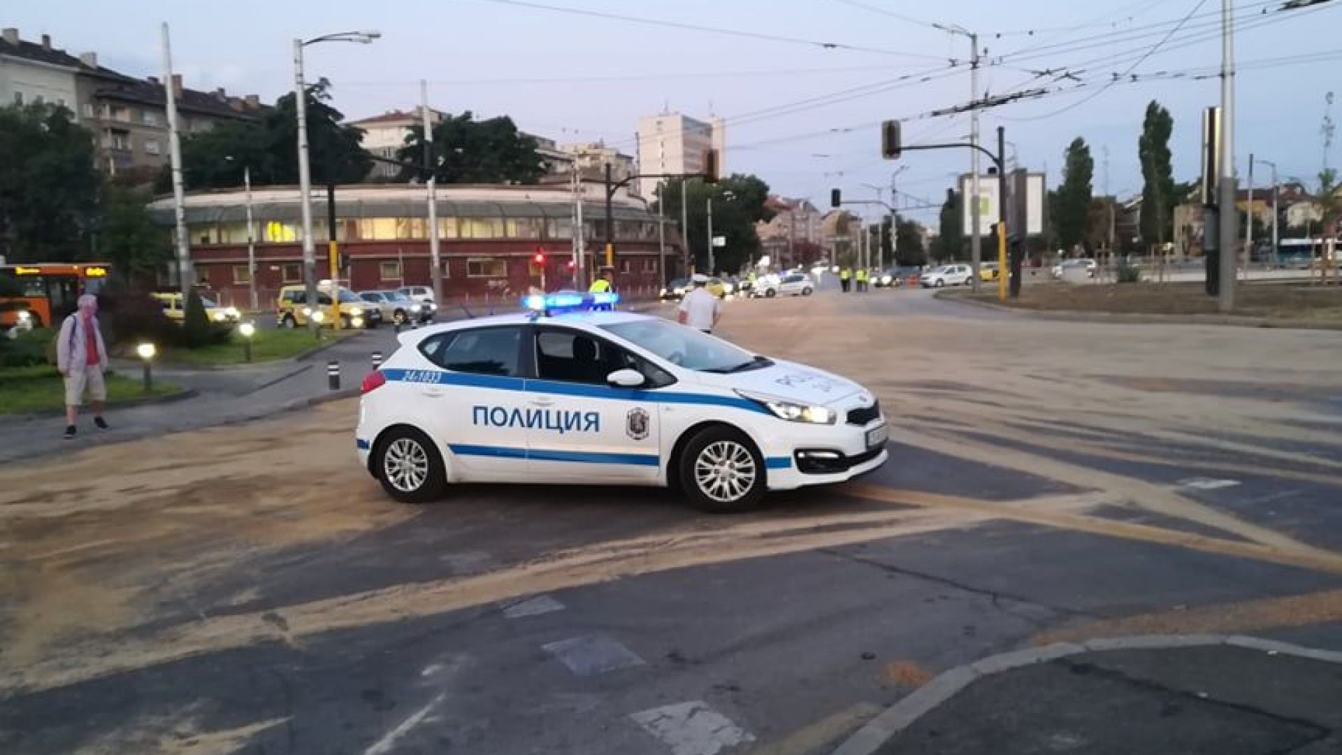 Камион е разлял 8 тона масло по няколко централни улици