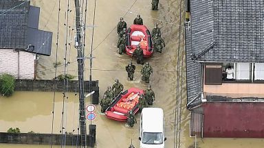 Поройни дъждове в Япония, евакуират 700 000 души (снимки)