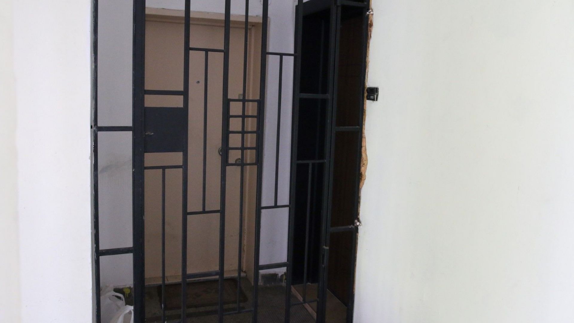 Най малко четирима души са на разпит в полицията заради двата