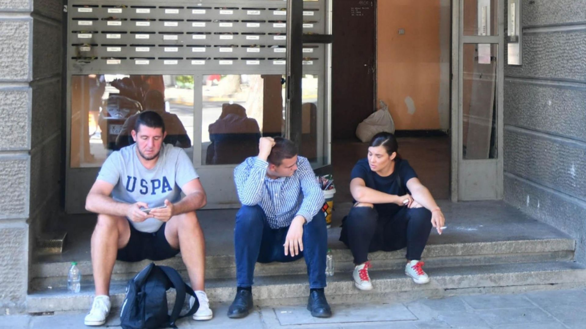 Най малко четирима души са на разпит в полицията заради двата