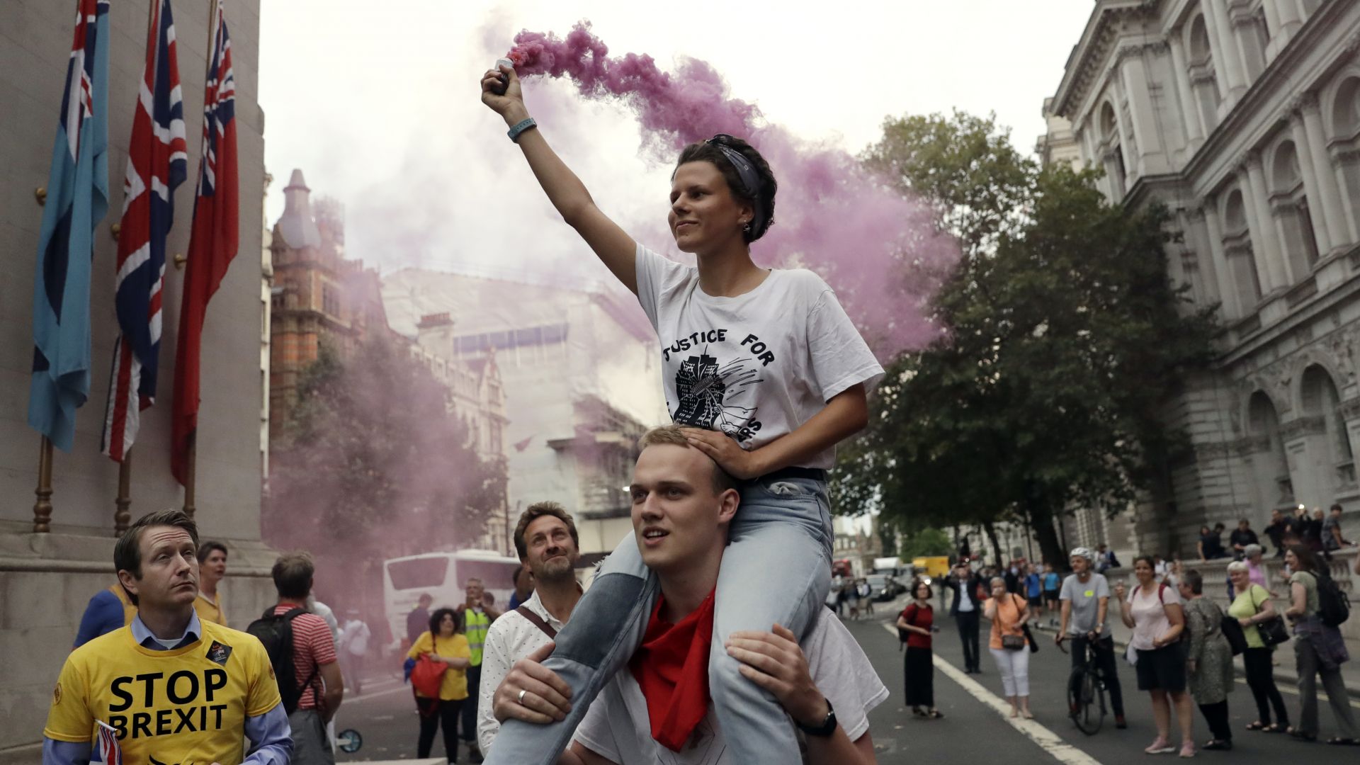 Откритата вчера онлайн петицията срещу решението на британския премиер да