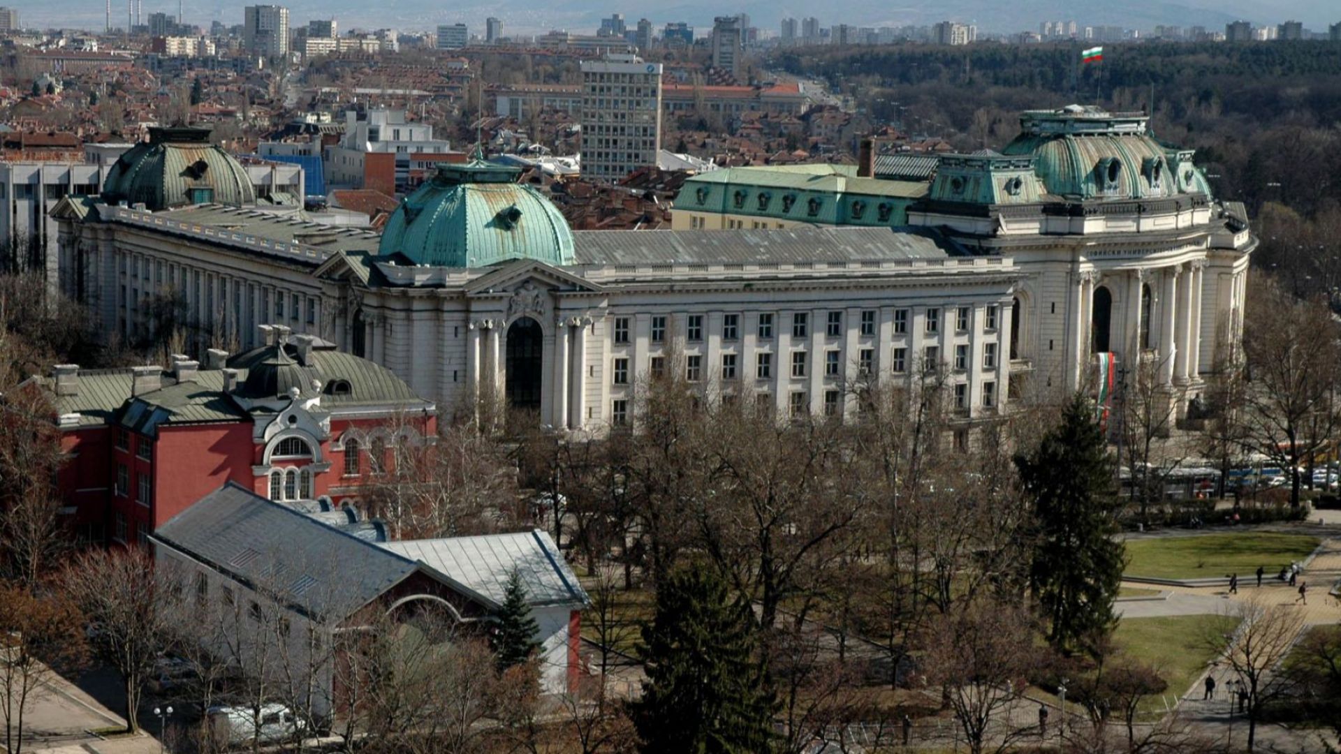 1023 кандидат-студенти пишат на изпита по математика в Софийския университет