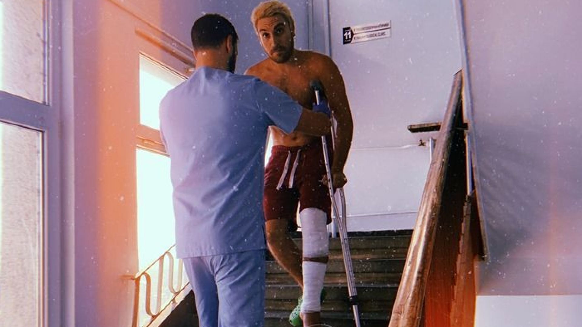 За първи път след катастрофата с мотора си младият режисьор