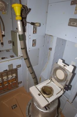 Тоалетната на руският модул "Звезда"