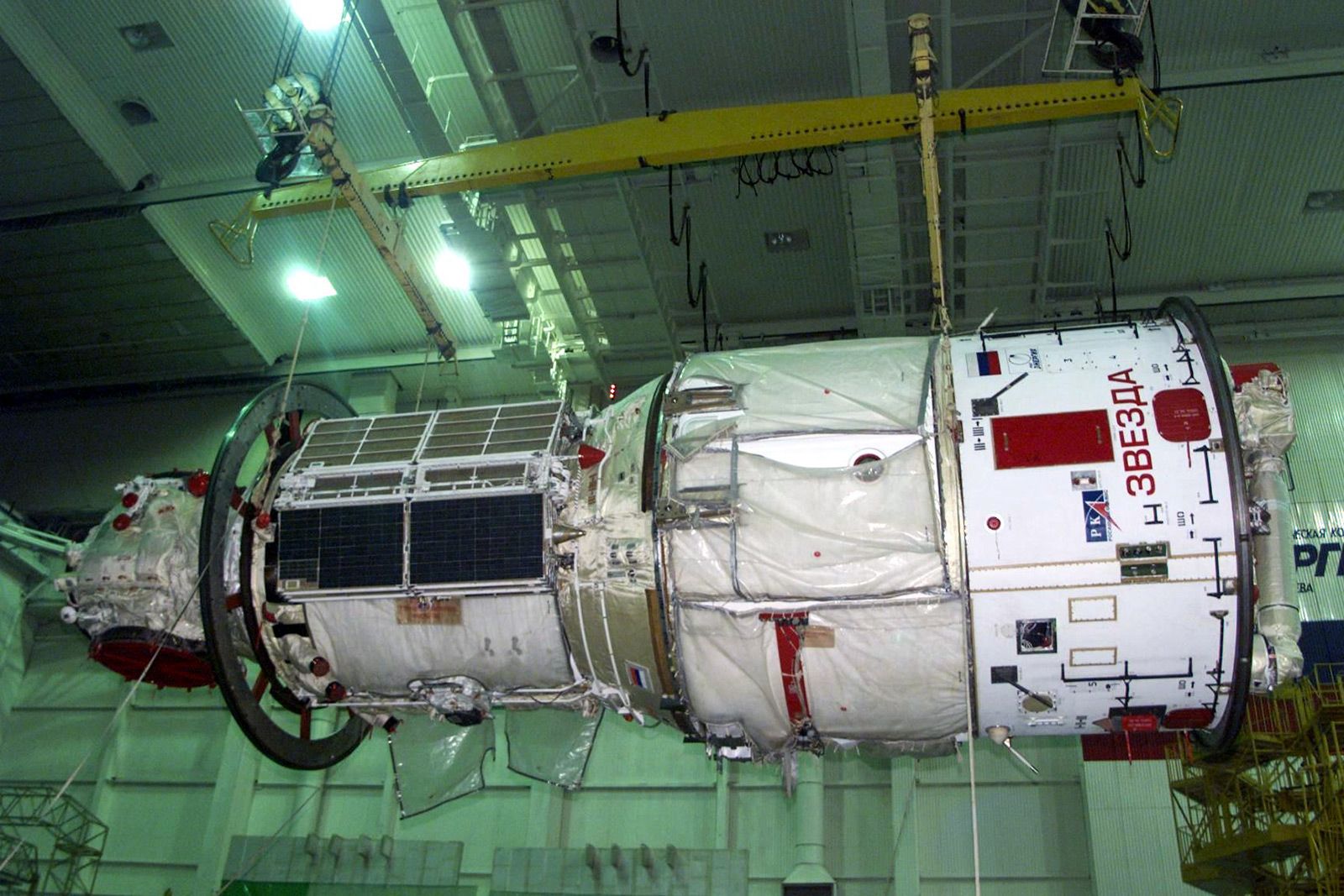 Руският модул "Звезда" при конструирането му на Земята
