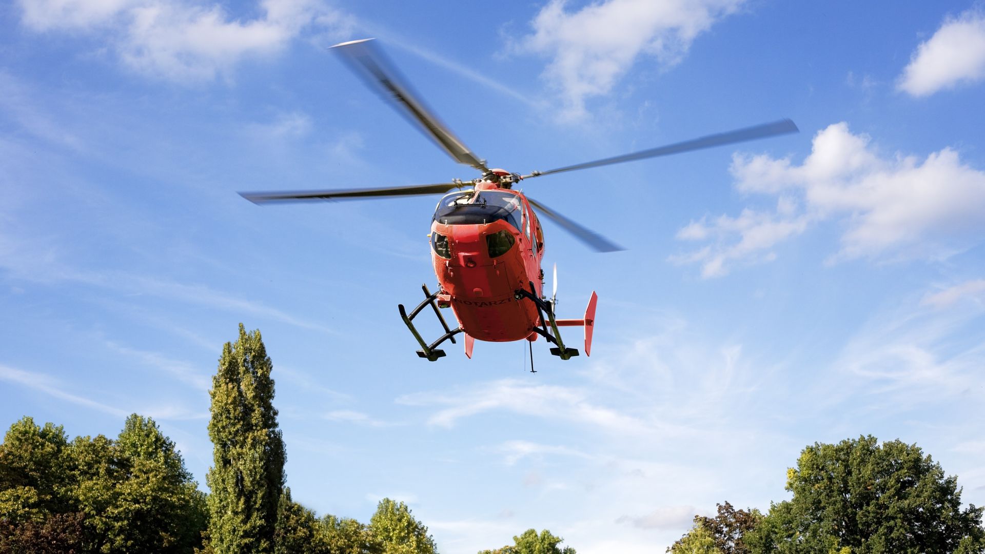 Германски спасителен хеликоптер се удари вчера в електропровод в района