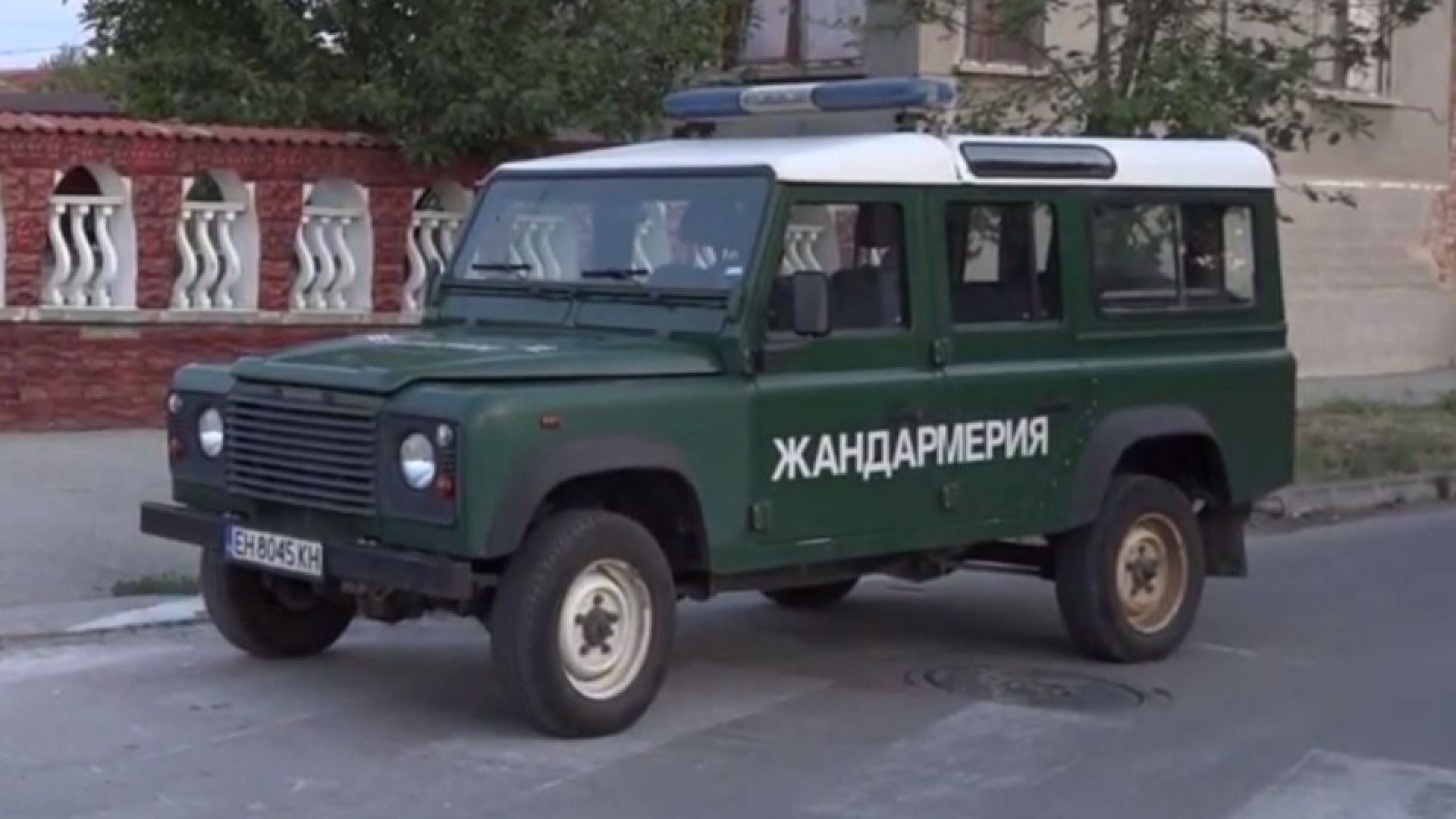 Мащабна акция срещу "ало" измамници блокира град Левски (видео)
