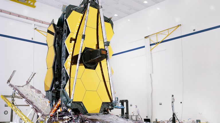 Последен тест за огледалото на новия космически телескоп на НАСА