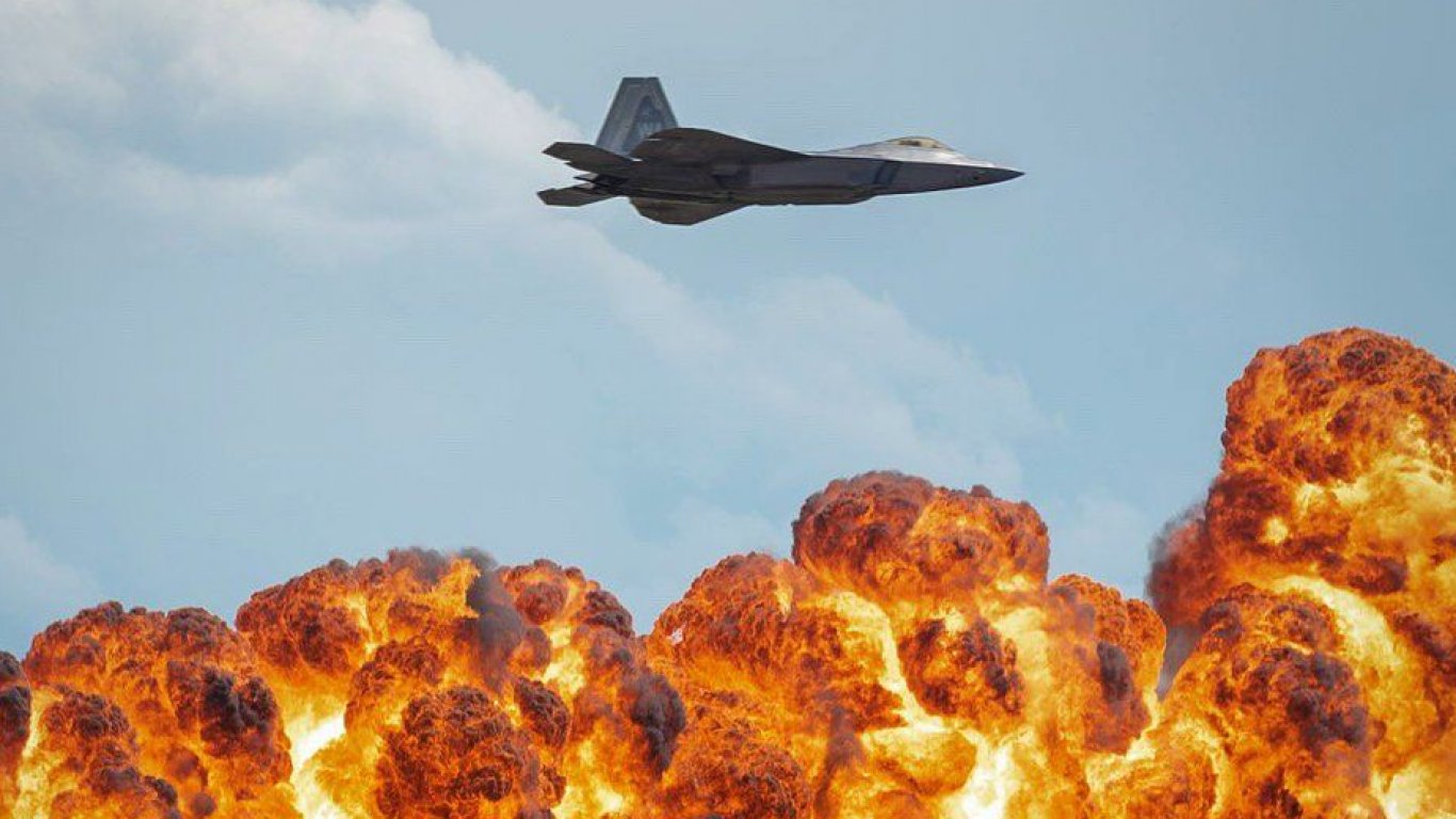 САЩ разгръща F-22 в Полша