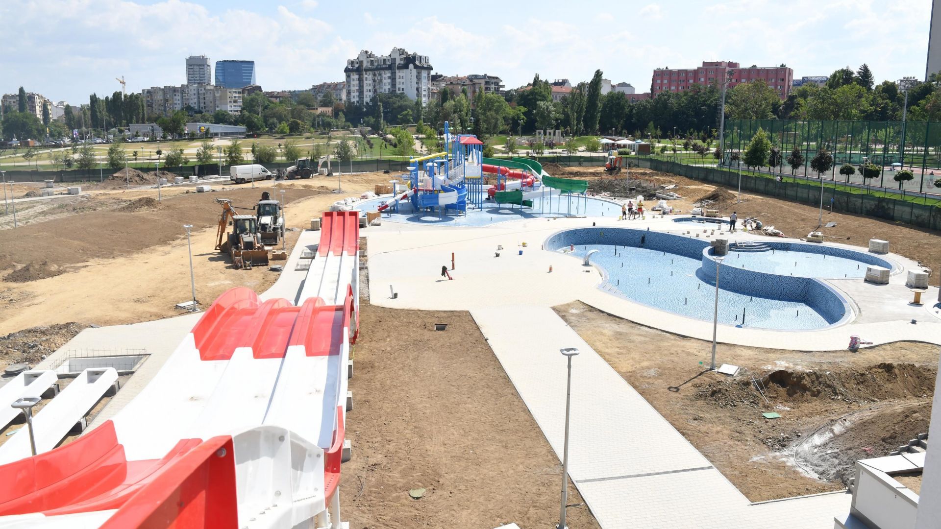 Зрелищният аквапарк в София готов през ноември (снимки)