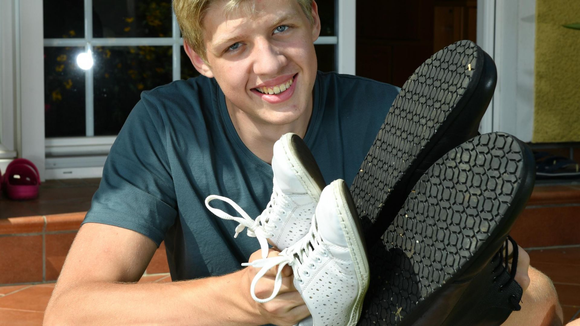 Тийнейджърът Ларс Моца от Берлин среща трудности с намирането на