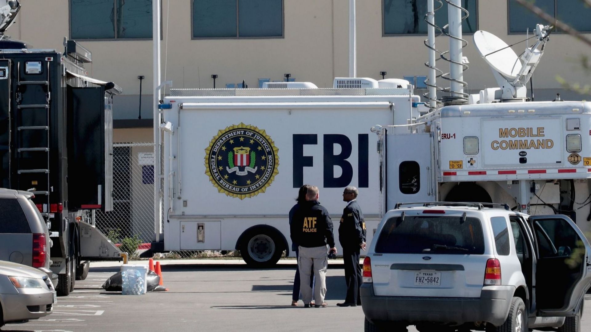 Най малко 21 души бяха ранени и 5 има загинаха при нападението