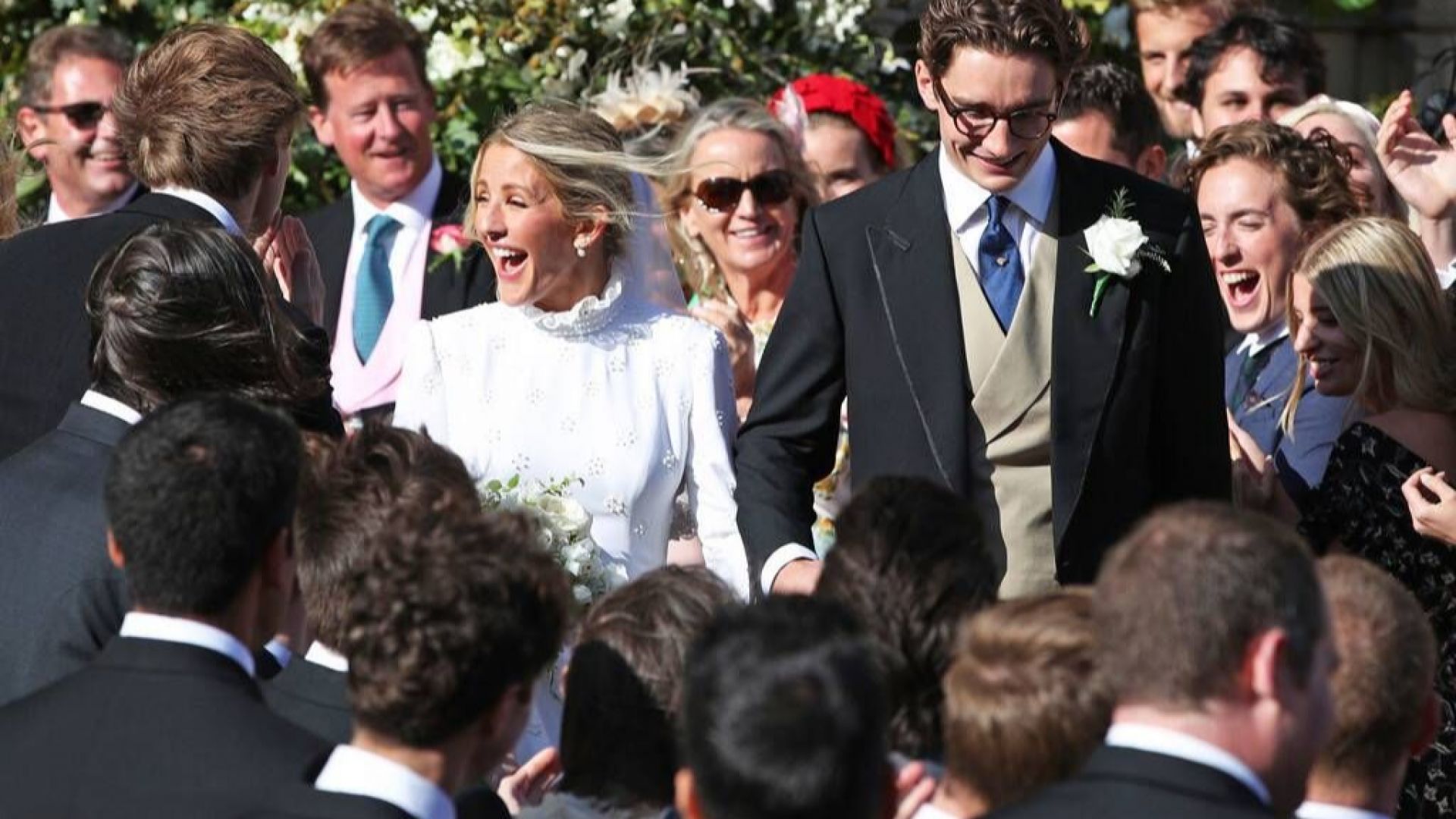 Певицата Ели Голдинг се омъжи с изработвана 640 часа рокля на Наташа Рамзи-Леви