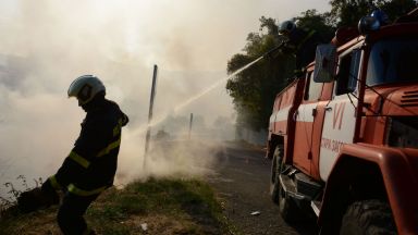 Евакуираха 40 деца заради голям пожар в Стара Загора