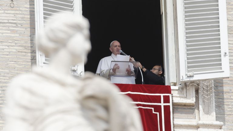 Папа Франциск няма да води тържествените новогодишни литургии заради пристъпи