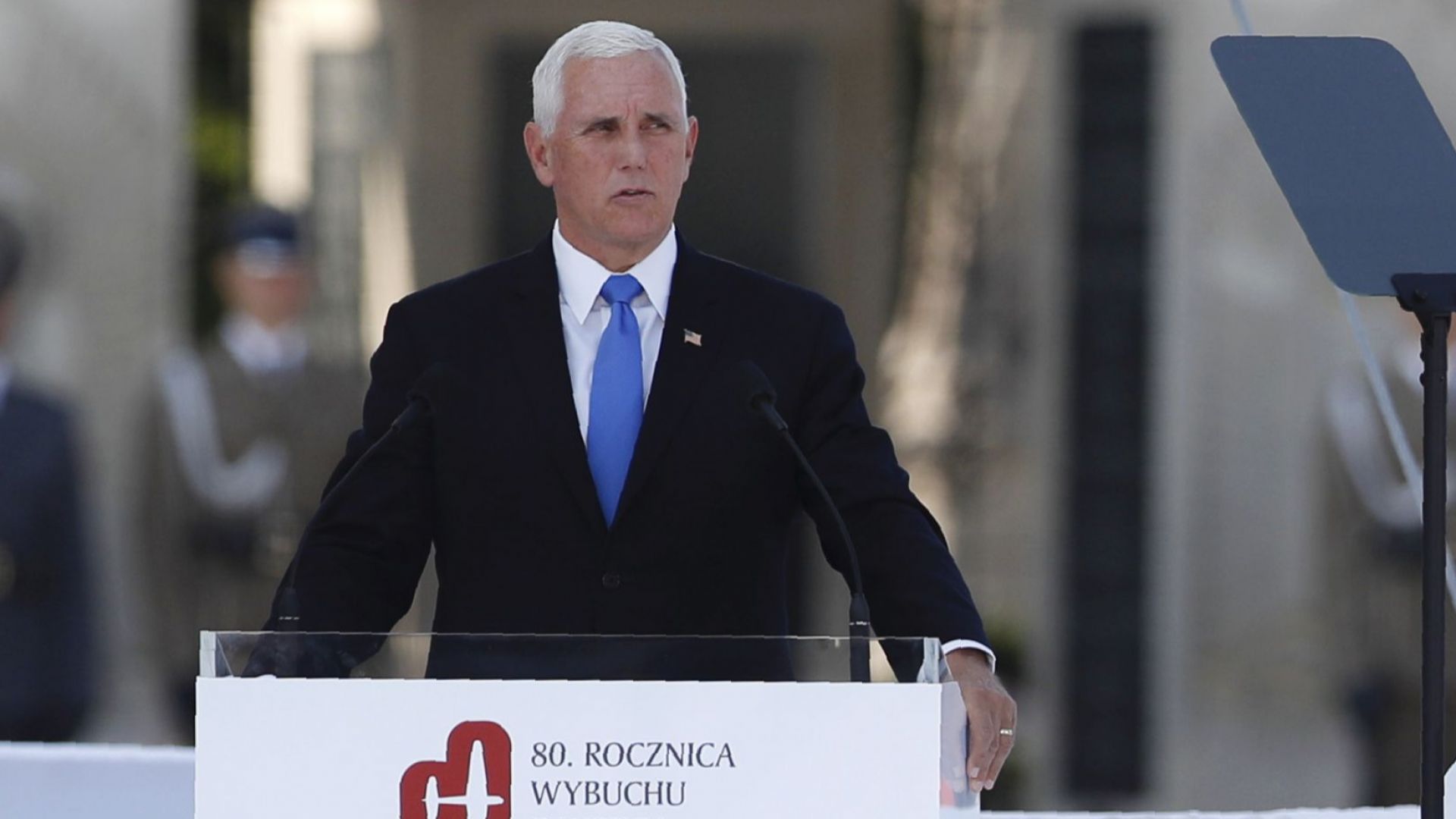 Виж още Церемонията на площад Пилсудски събра световни лидери снимки