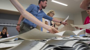 ХДС и ГСДП запазват лидерските си позиции в Саксония и Бранденбург, но губят избиратели
