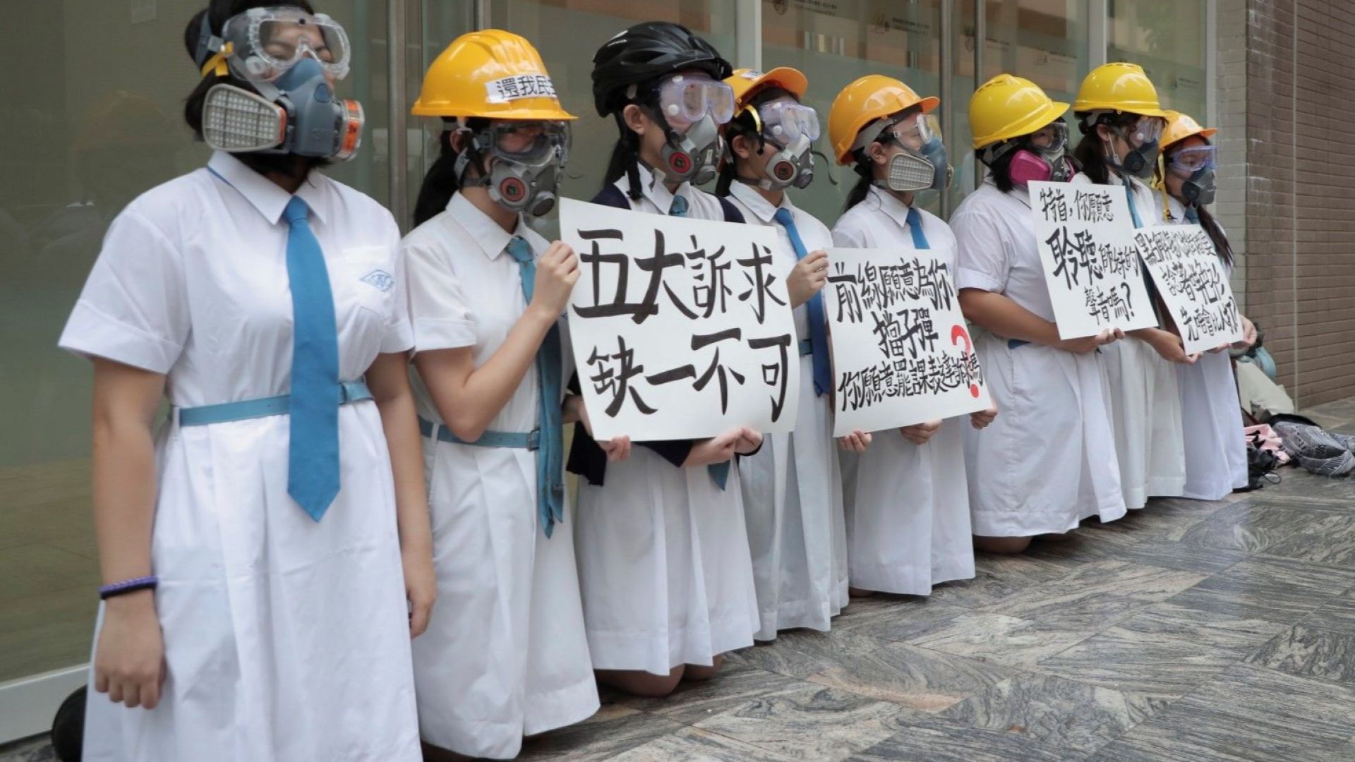 В Хонконг днес бе отправен призив за всеобща стачка и