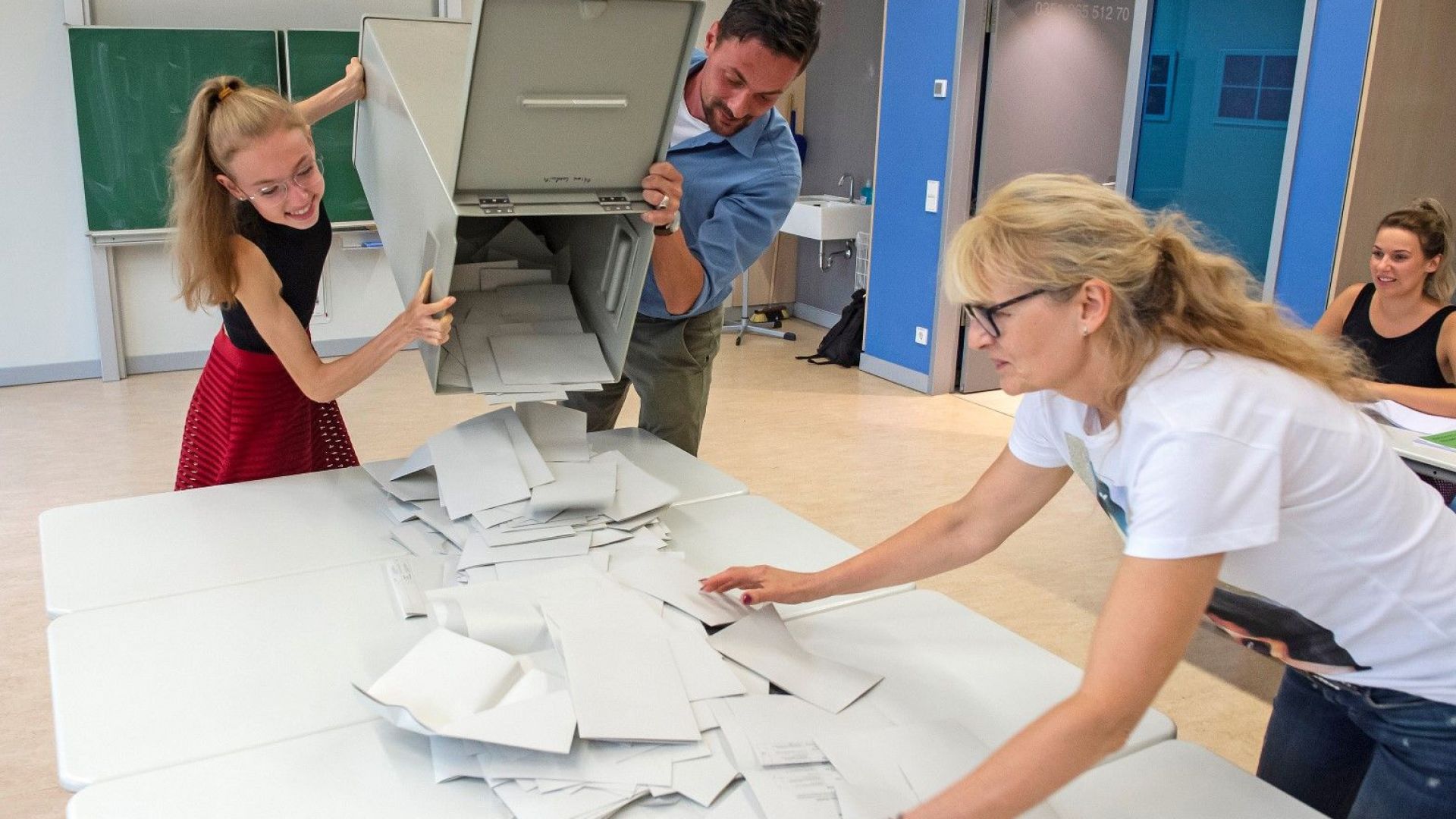 Германските центристки партии удържаха лидерските си позиции на регионалните избори