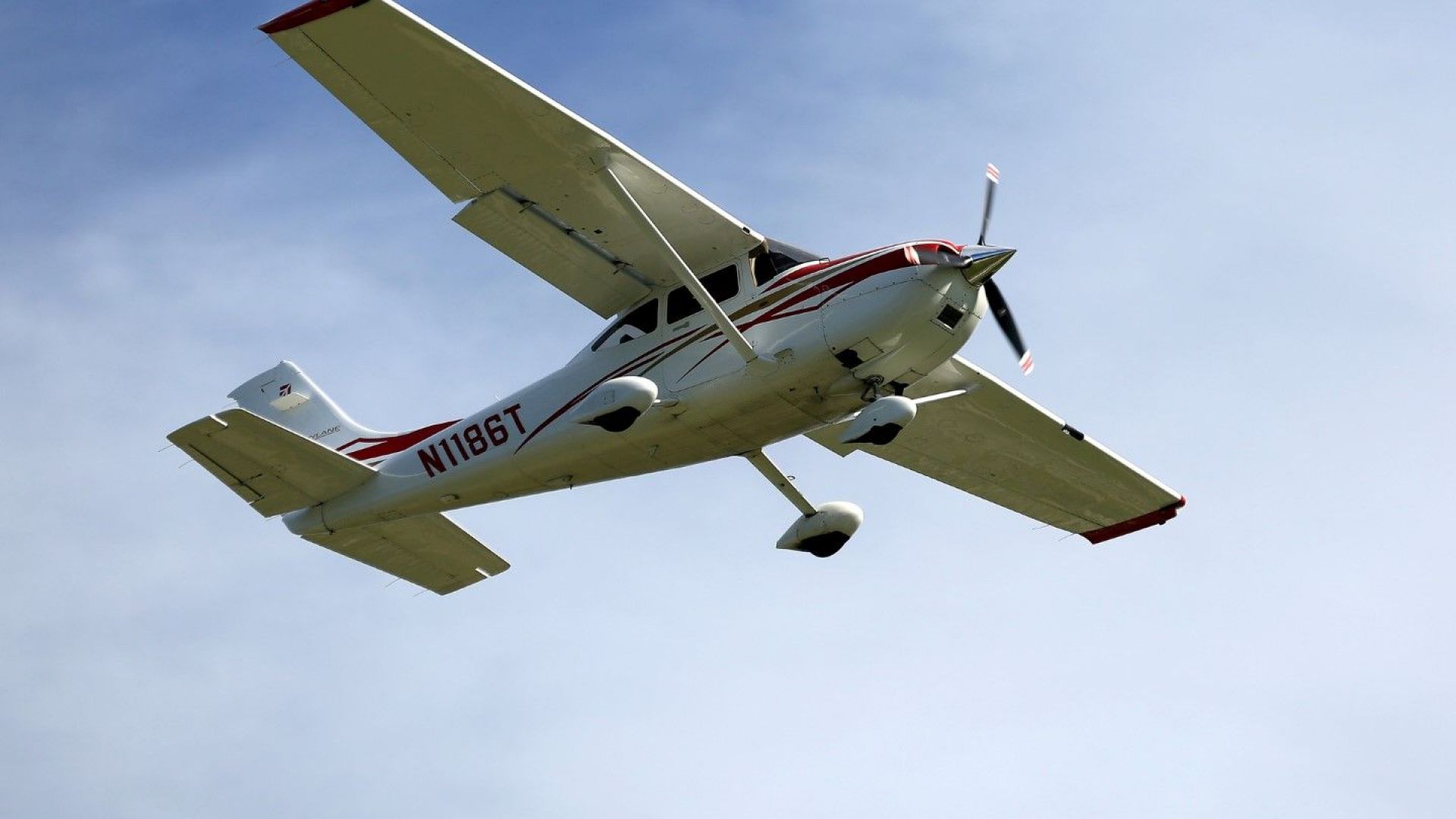 Курсист безопасно приземи самолет по време на урок по летене