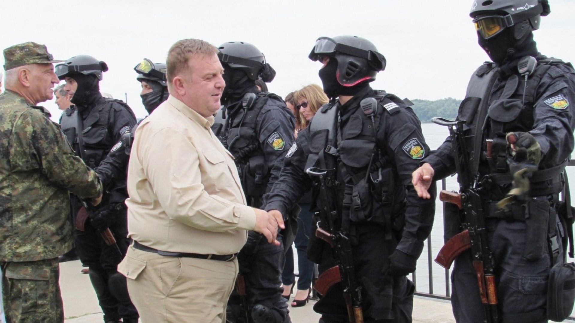 Министърът на отбраната Красимир Каракачанов е разписал днес удължаване с