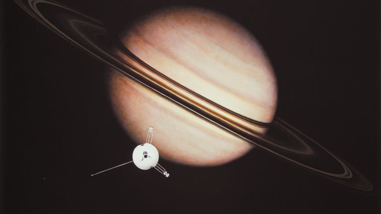 40 години от първото посещение на Сатурн (снимки)