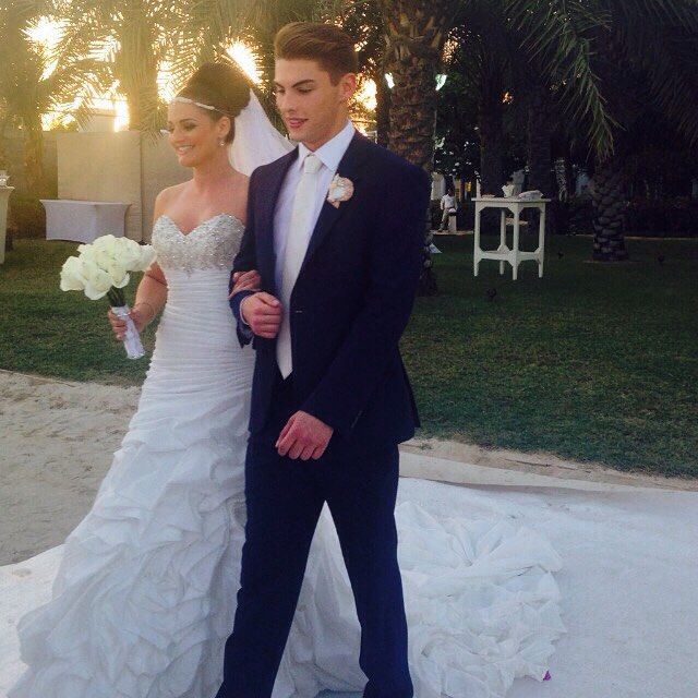 Джош Бейтсън и сестра му - Еванджелин, на сватбения ѝ ден