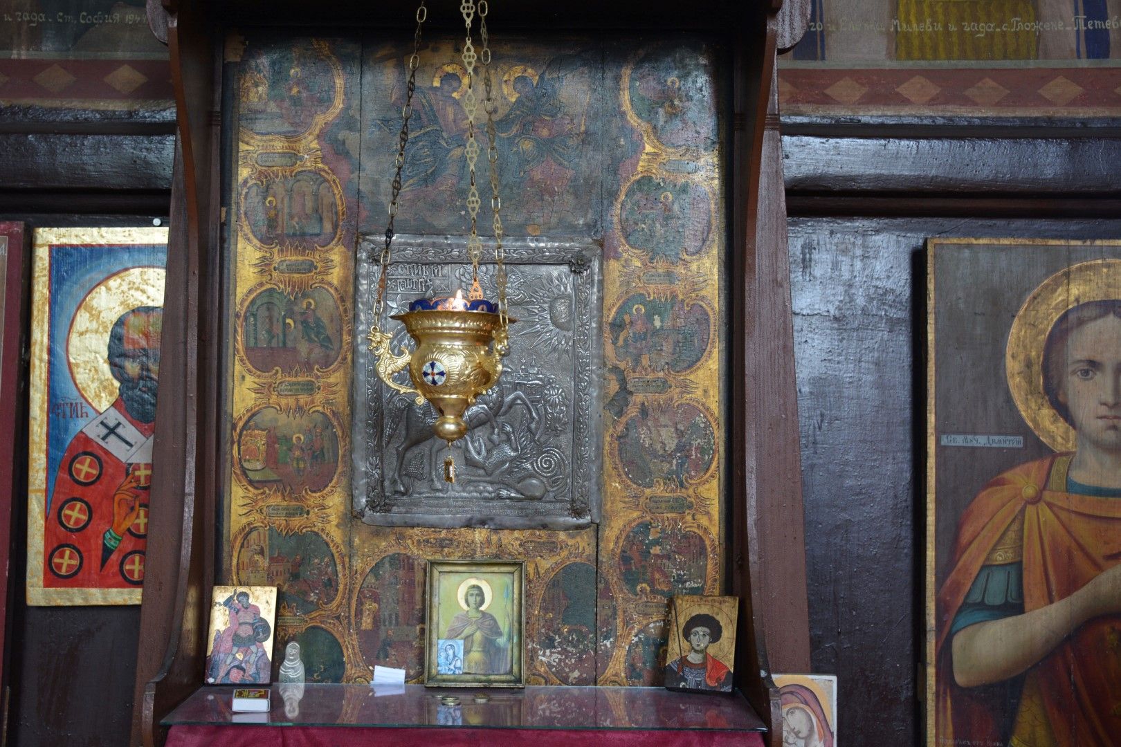 Копие на иконата „Св. Великомъченик Георги”, по чиято воля всъщност манастирът се издига на това място в планината