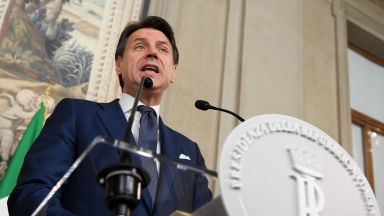  Италианският министър председател дава обещание 