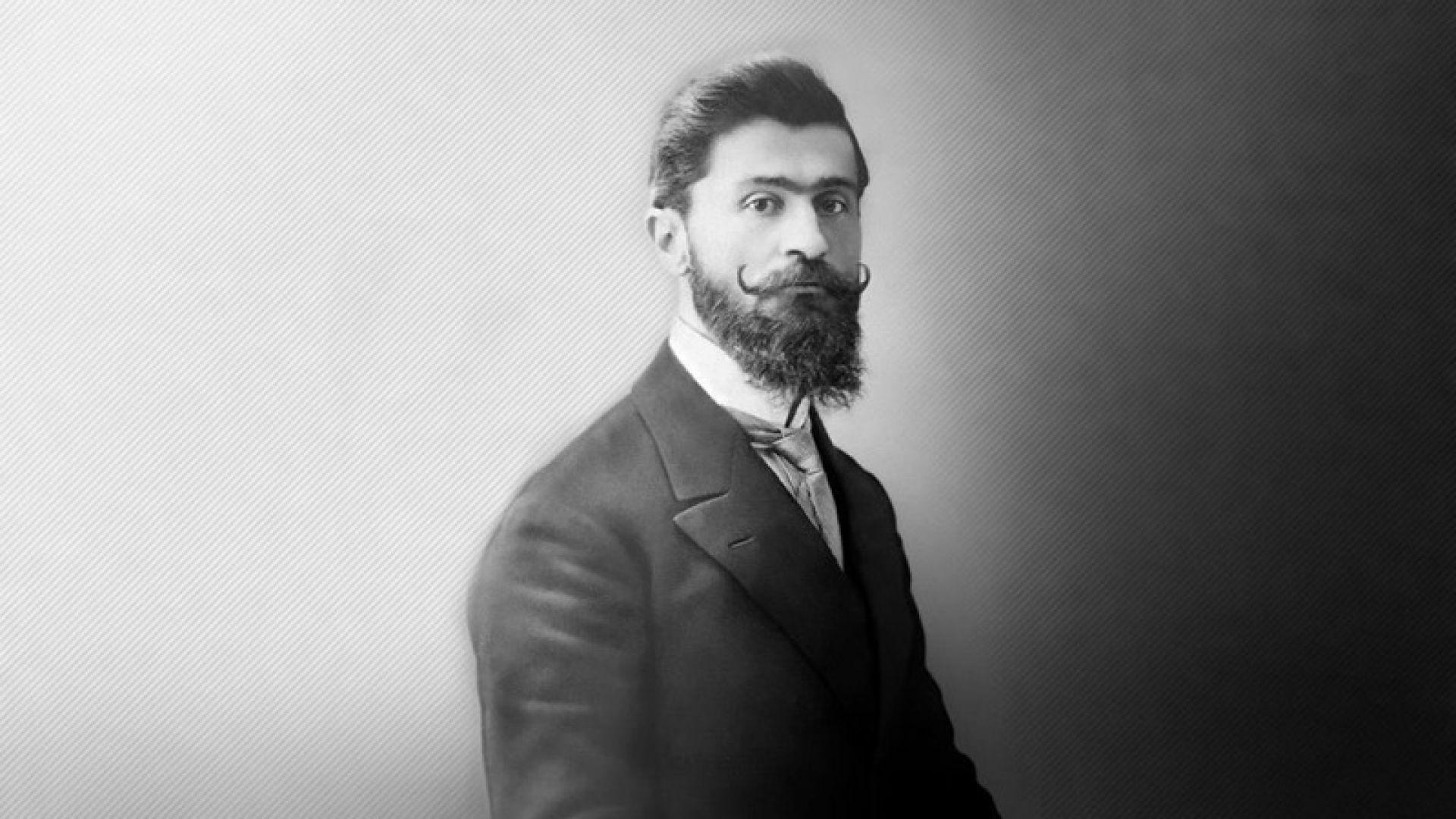 Паметникът на легендарния водач на ВМРО Тодор Александров в Пловдив