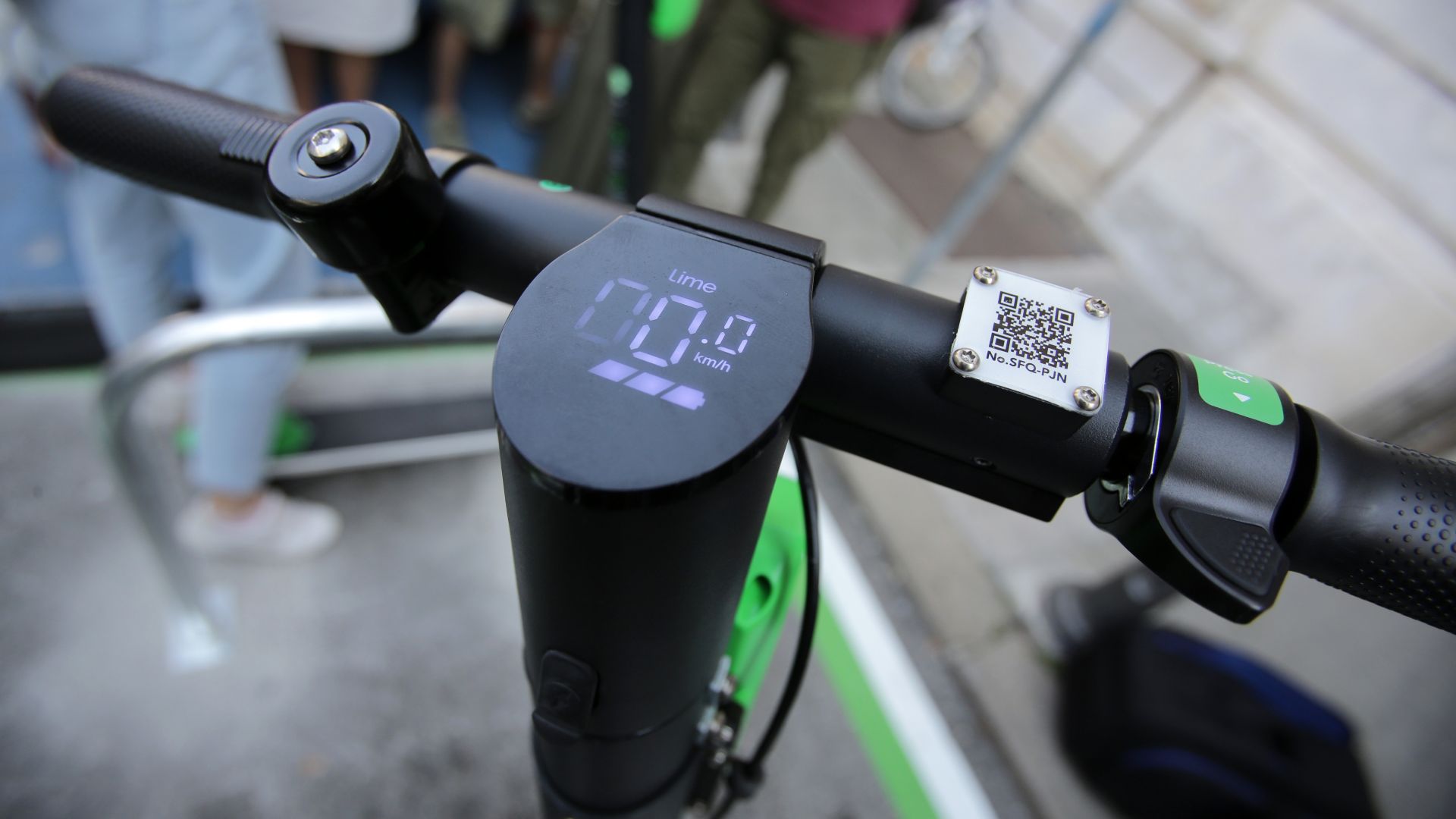 Полицията отне шофьорската книжка на 29 годишен мъж който пеел и