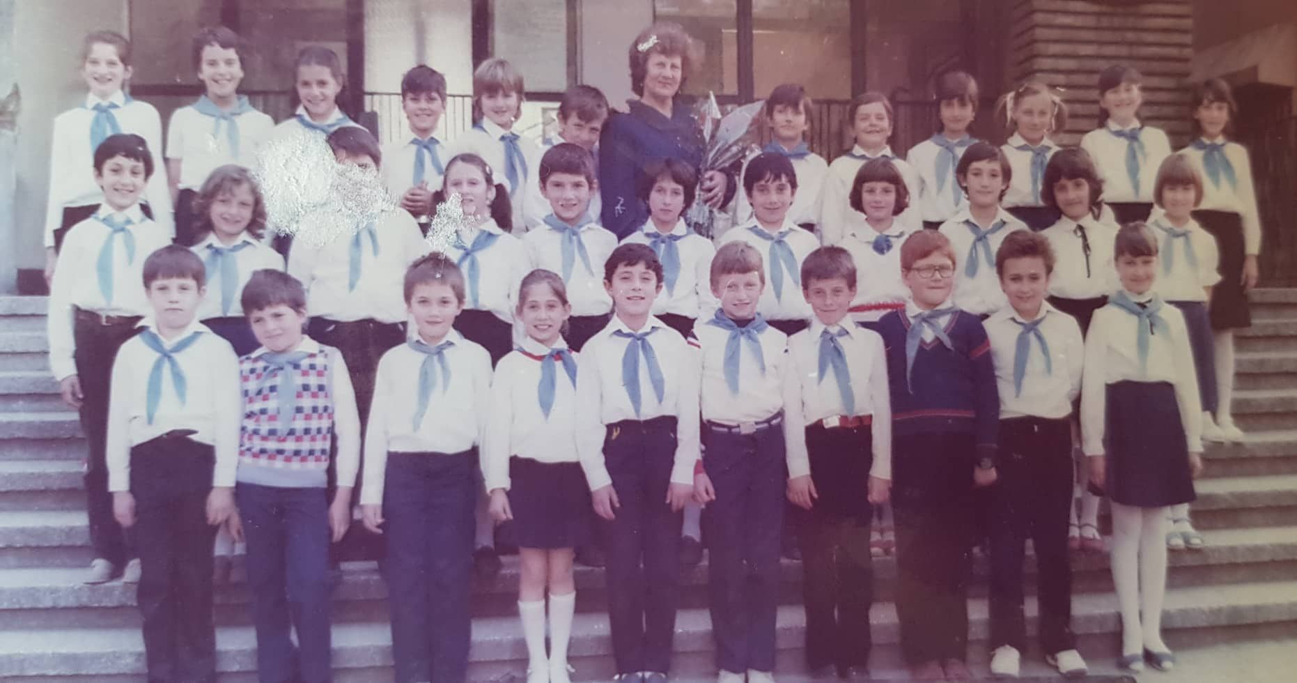Павел Владимиров в трети клас (първа редица най-вдясно до момичето)