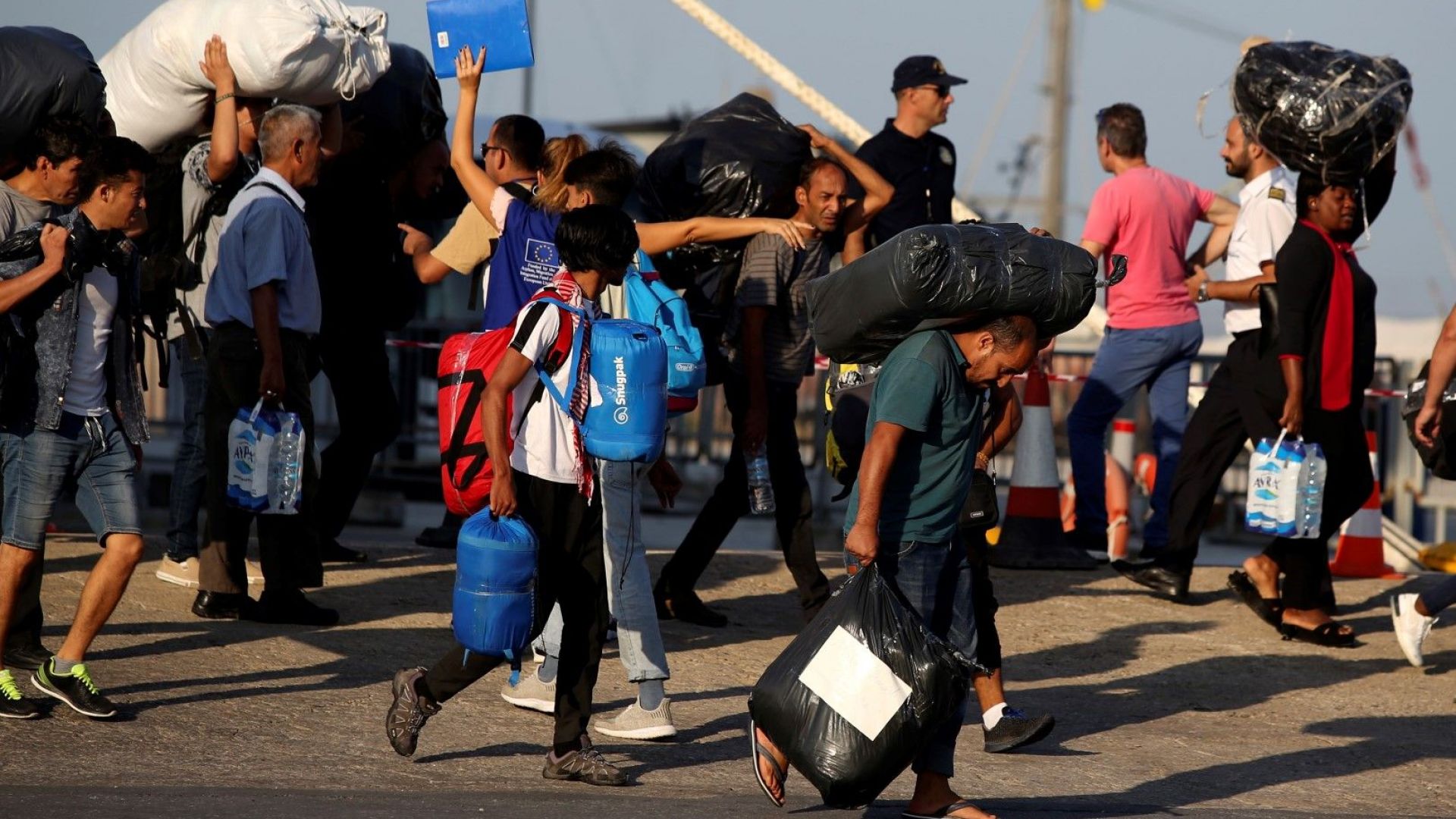 Гърция изнемогва хиляди мигранти всекиденевно пълнят гръцките острови в източната