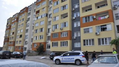 22-годишен скочи от 8-ия етаж на блок в Хасково 
