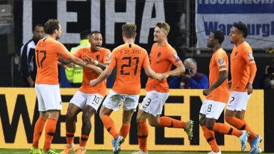 Холандски футболен рецитал смълча Германия (резултати)