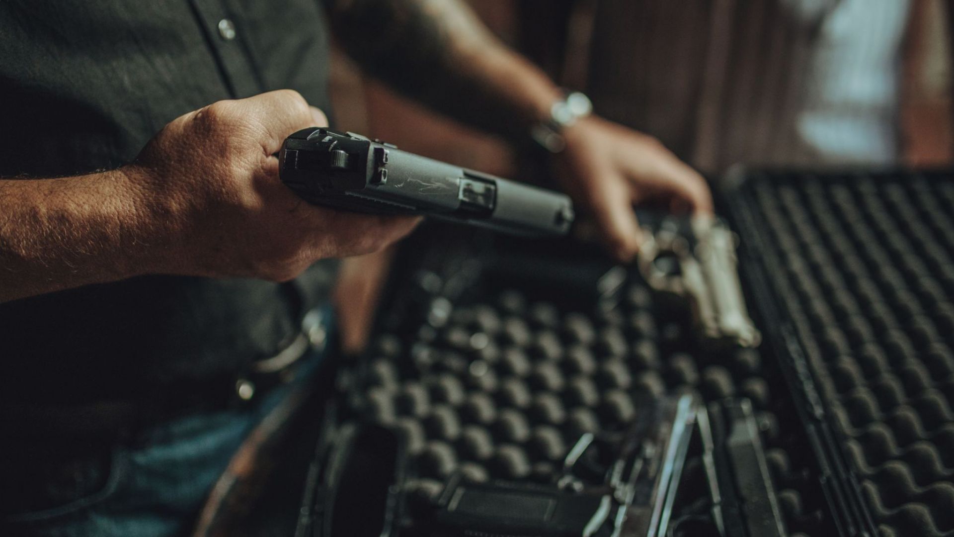 Пратка нелегално превозвано оръжие предназначено за България е била задържана