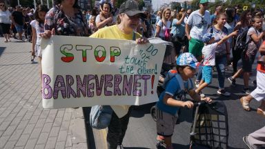 Протести против стратегията за закрила на детето в няколко градове